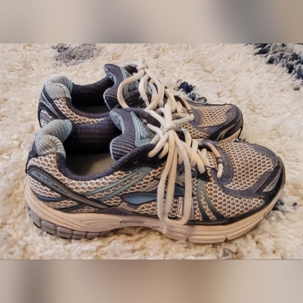 Brooks GTS 12 Women’s Size 7.55 M  Running Shoes Blue White